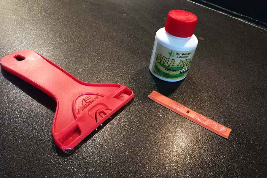 Sealant remover using SRTW Scraperite plastic scrapers